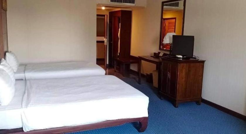 Sri U-Thong Grand Hotel Suphanburi Esterno foto