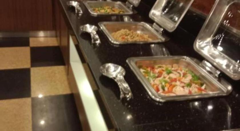 Sri U-Thong Grand Hotel Suphanburi Esterno foto
