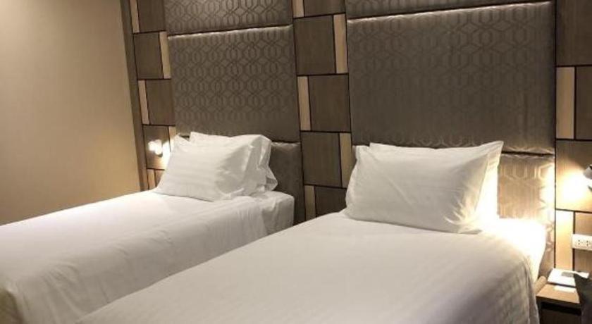 Sri U-Thong Grand Hotel Suphanburi Esterno foto