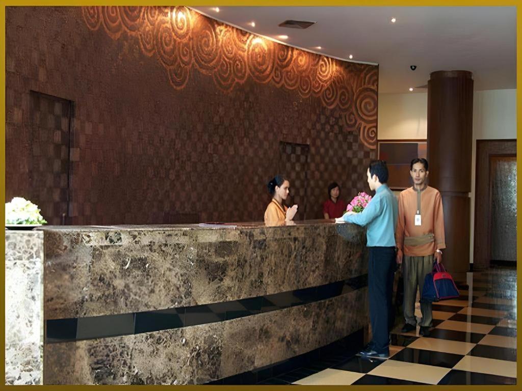 Sri U-Thong Grand Hotel Suphanburi Esterno foto