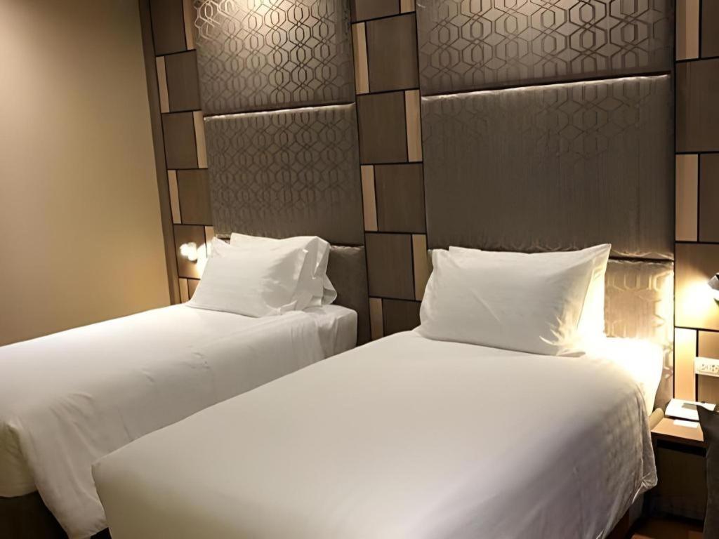 Sri U-Thong Grand Hotel Suphanburi Esterno foto