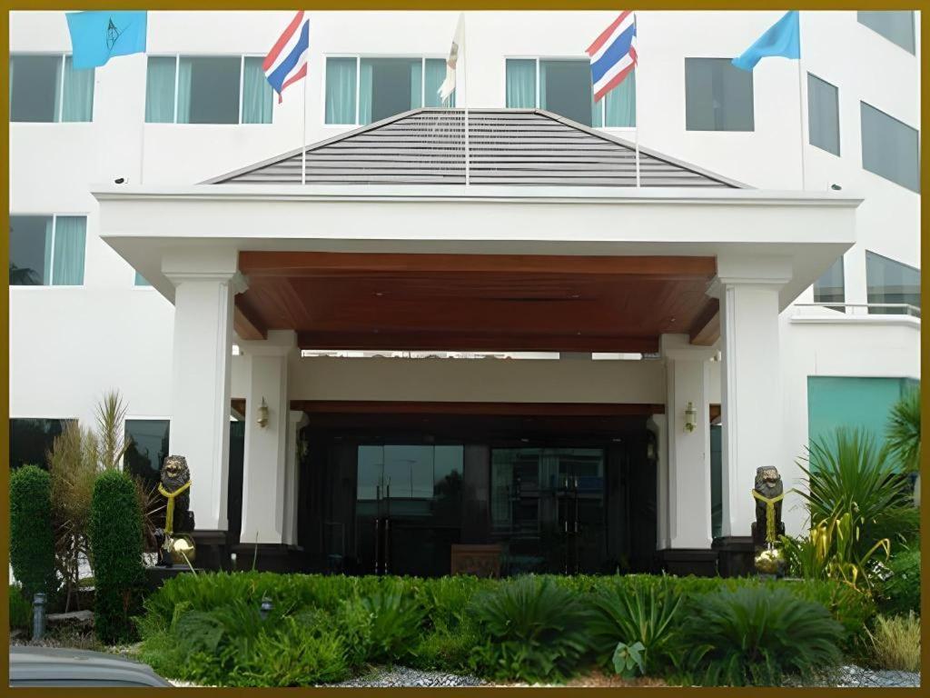 Sri U-Thong Grand Hotel Suphanburi Esterno foto