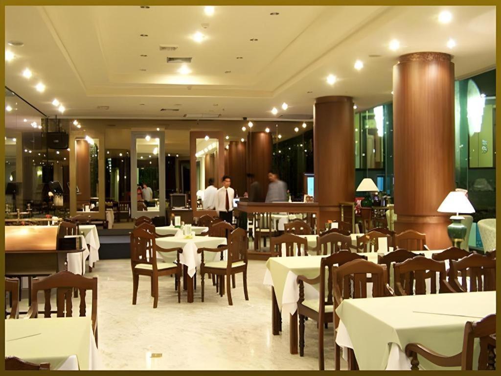 Sri U-Thong Grand Hotel Suphanburi Esterno foto