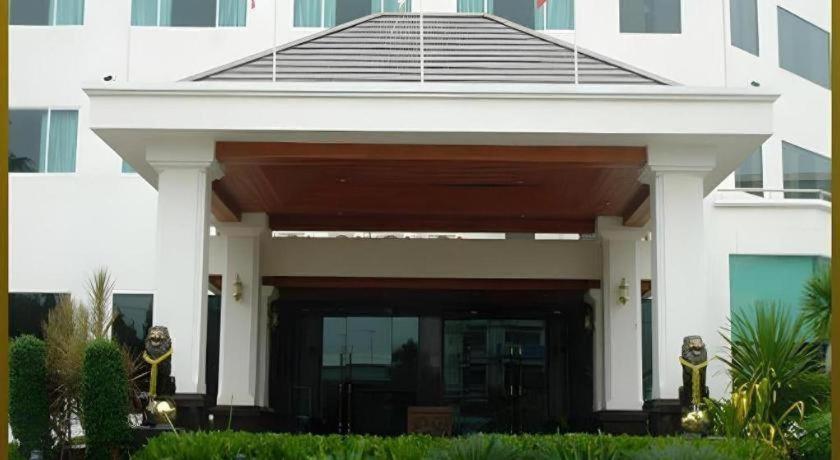 Sri U-Thong Grand Hotel Suphanburi Esterno foto