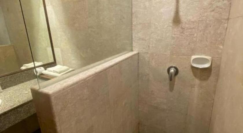 Sri U-Thong Grand Hotel Suphanburi Esterno foto