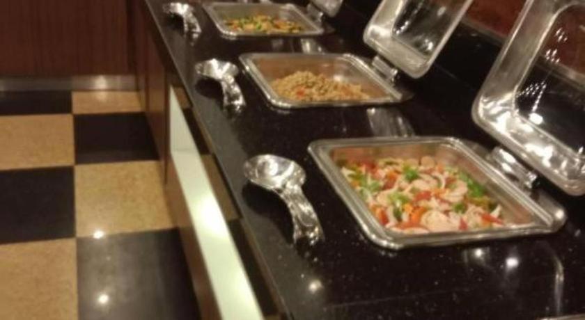 Sri U-Thong Grand Hotel Suphanburi Esterno foto