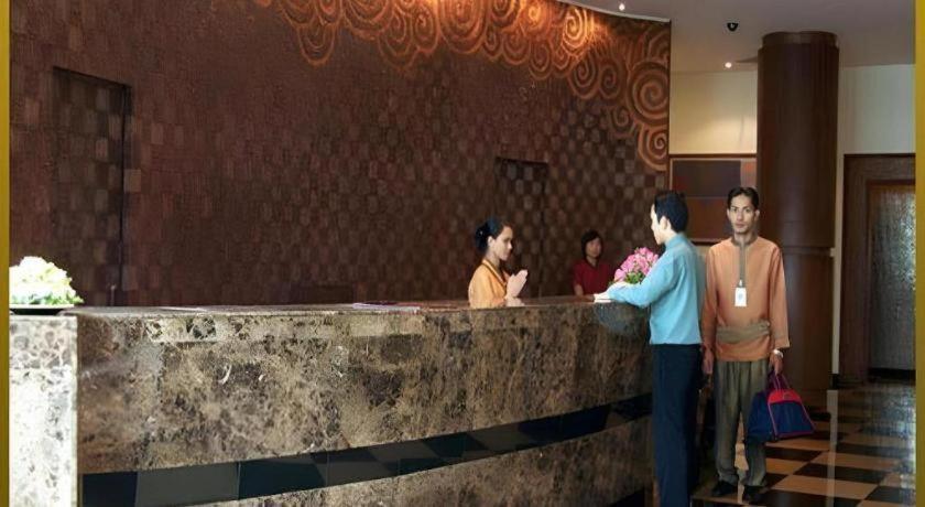 Sri U-Thong Grand Hotel Suphanburi Esterno foto