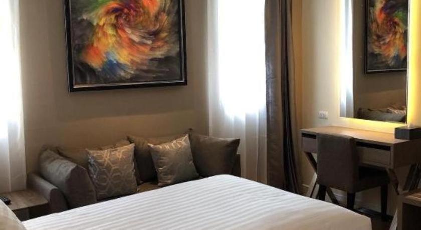 Sri U-Thong Grand Hotel Suphanburi Esterno foto
