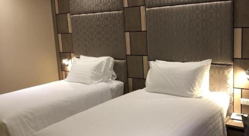 Sri U-Thong Grand Hotel Suphanburi Esterno foto