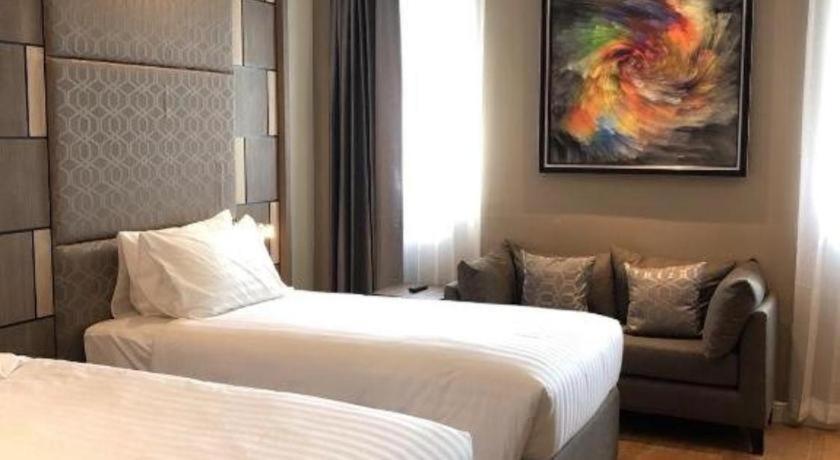 Sri U-Thong Grand Hotel Suphanburi Esterno foto