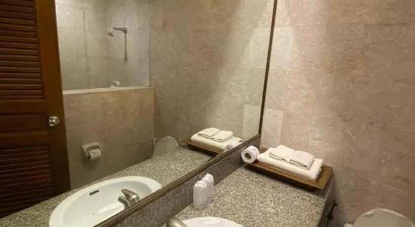 Sri U-Thong Grand Hotel Suphanburi Esterno foto
